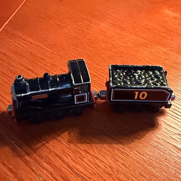 Thomas Train Metal Bundle of Trains and Cars - Picture 8 of 13